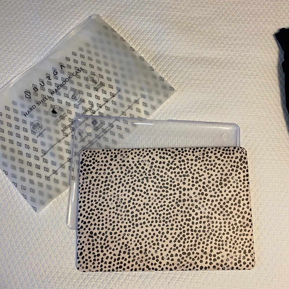 Burga MacBook Pro 15 Almond Latte hard shell case